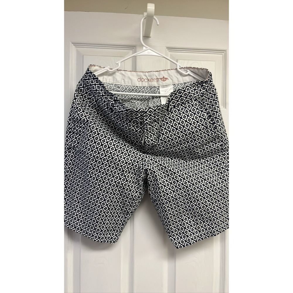 Dockers women Geometric Pattern Casual Flat Front Chino‎ Shorts Sz 12